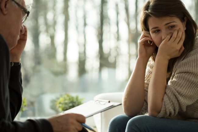 Ragazza con disturbo affettivo stagionale dallo psicologo