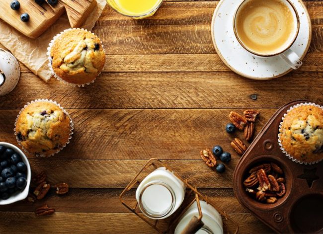 Muffin sul tavolo della colazione