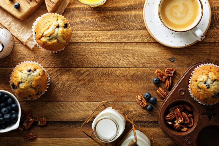 Muffin sul tavolo della colazione